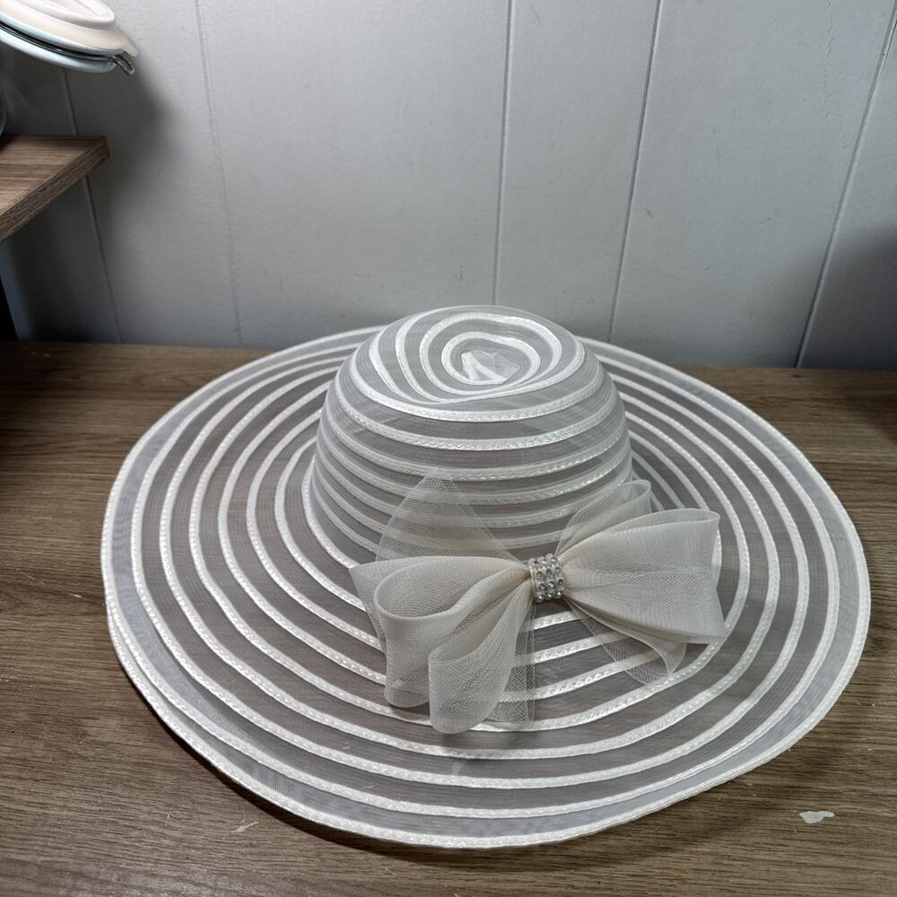 Vintage White Wide Brim Striped Lightweight Women's Straw Sun Hat